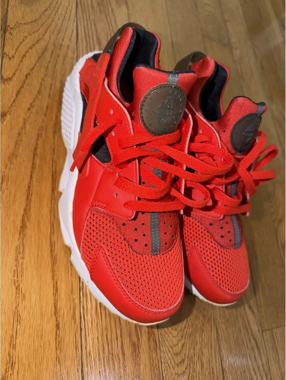 Size 10 US MEN’S Nike Air Huarache Men’s Habanero Red & White Athletic Running - Picture 2 of 10